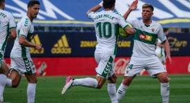 巴塞罗那后防线：孔德与克里斯滕森的防守默契与团队协作